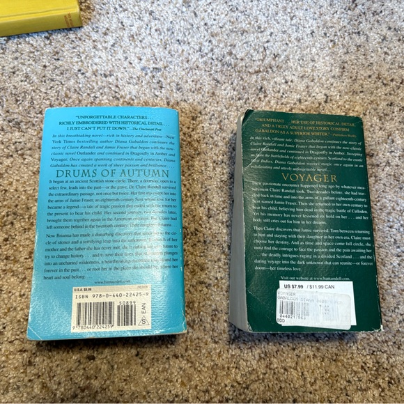 Diana Gabaldon Book Set - Voyager & Drums of Autumn - Picture 2 of 2